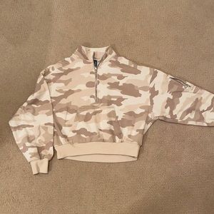 H&M cropped quarter zip tan camo (medium)